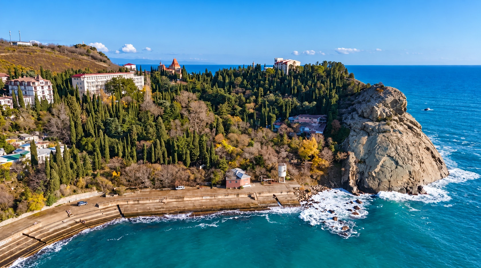 Побережье Утёса, мыс Плака и море